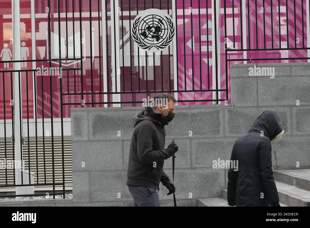 Atmosphäre in New York City, USA während der Ukraine-Russland-Krise am 24. Februar 2022. Der US-Präsident Joe Biden hat neue Sanktionen gegen Russland angekündigt und gelöbt, dem Land für seine Invasion in der Ukraine „schwere Kosten“ aufzuerlegen. (Foto von John Nacion/NurPhoto) Stockfoto