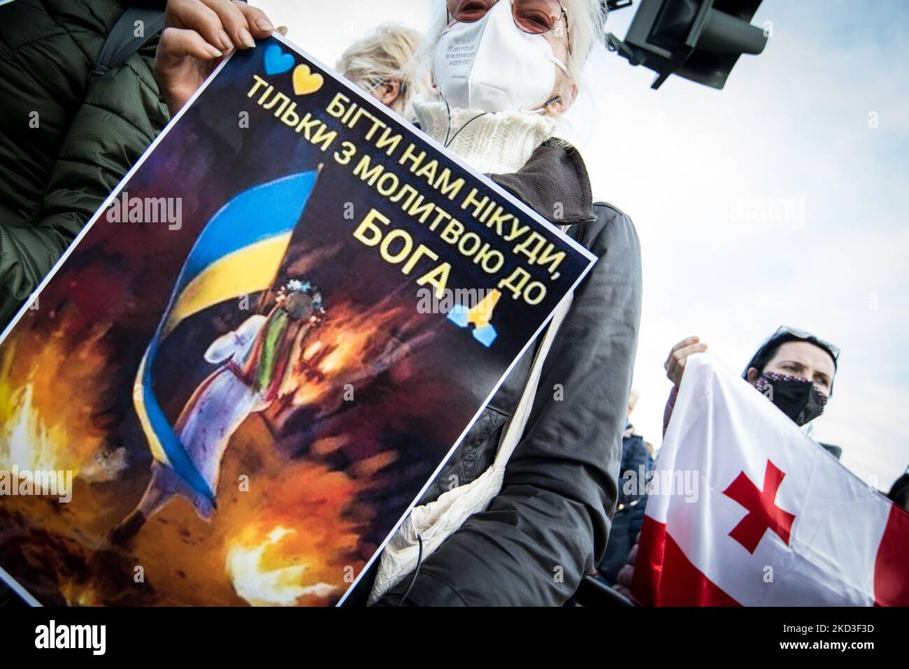 Ukrainer protestieren vor der russischen Botschaft in Rom, Italien, am 24. Februar 2022. Russische Truppen starteten am 24. Februar nach wochenlanger intensiver Diplomatie und der Verhängung westlicher Sanktionen gegen Russland zur Verhinderung eines bewaffneten Konflikts in der Ukraine eine große Militäroperation gegen die Ukraine (Foto: Andrea Ronchini/NurPhoto) Stockfoto