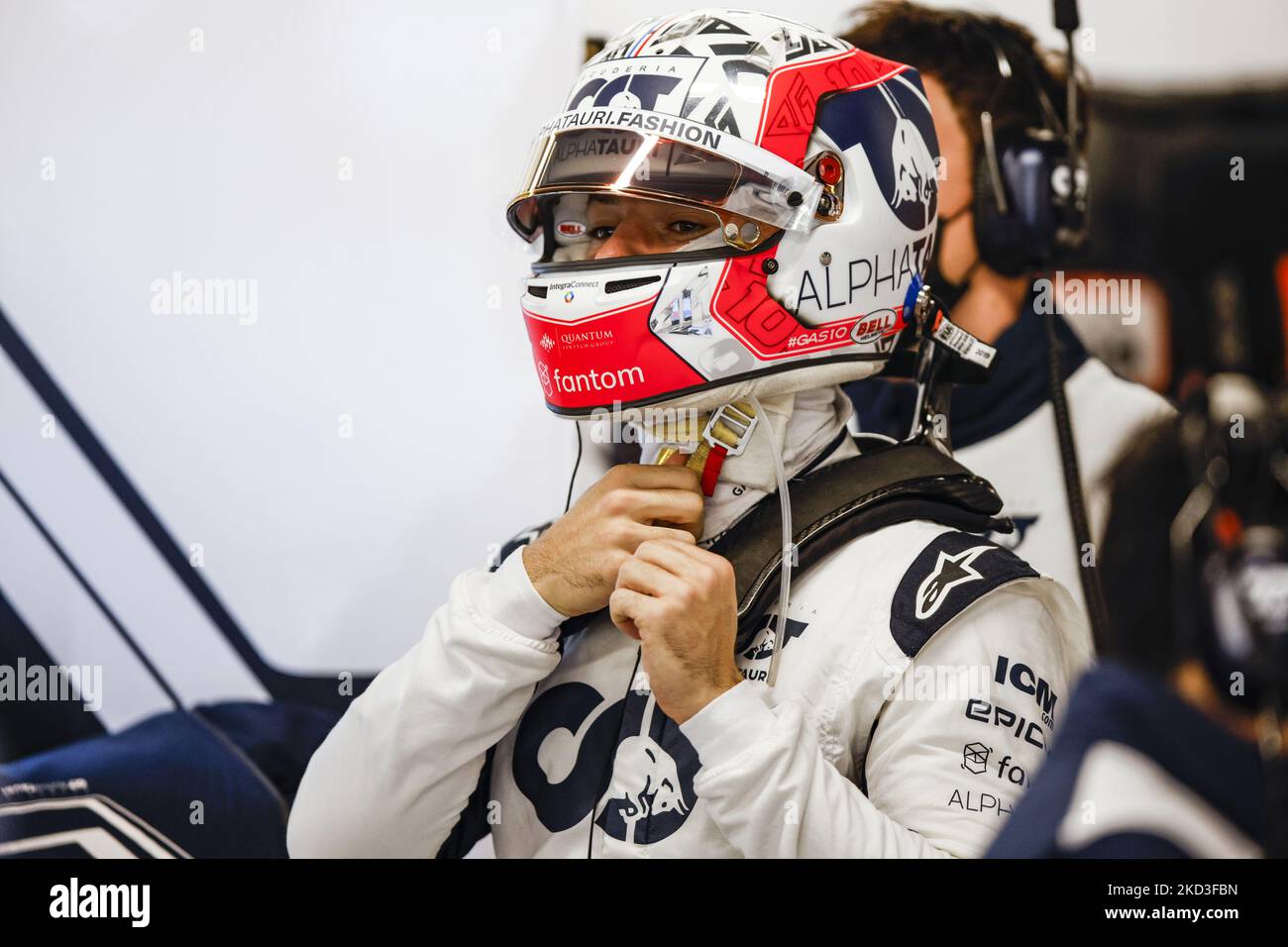 Pierre Gasly, Scuderia AlphaTauri, Portrait während der Formel 1 Wintertests auf dem Circuit de Barcelona - Catalunya am 25. Februar 2022 in Barcelona, Spanien. (Foto von Xavier Bonilla/NurPhoto) Stockfoto