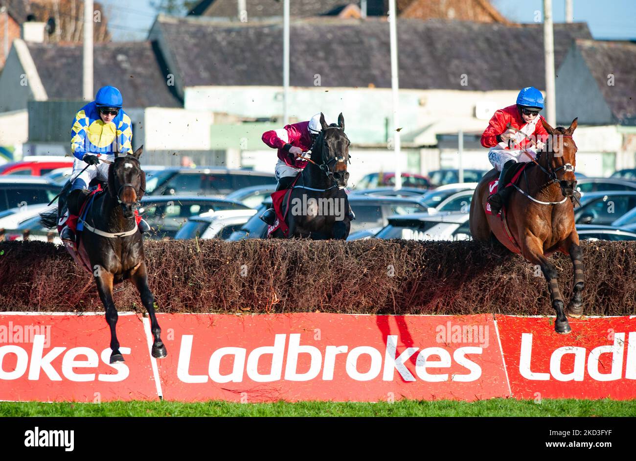 Belfast, Großbritannien. 5.. November 2022. Envoi Allen und Rachael Blackmore gewinnen den Ladbrokes Champion Chase in Down Royal für Trainer Henry De Bromhead und Besitzer Cheveley Park Stud. Quelle: JTW Equine Images/Alamy Live News Stockfoto