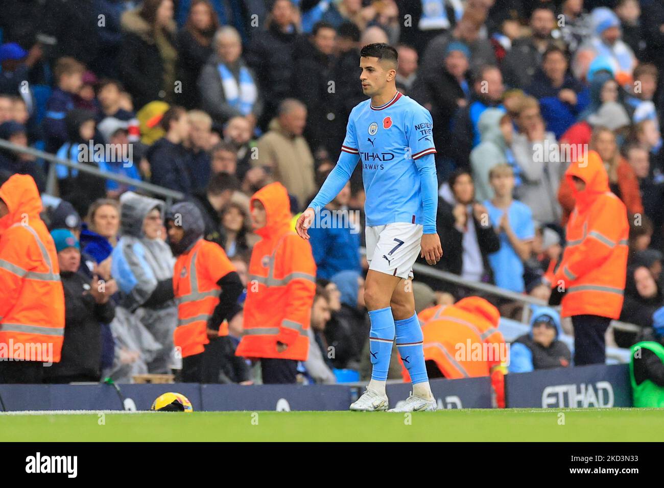 Joao Cancelo #7 von Manchester City wird während des Premier League-Spiels Manchester City gegen Fulham im Etihad Stadium, Manchester, Großbritannien, 5.. November 2022 abgeschickt (Foto von Conor Molloy/News Images) Stockfoto