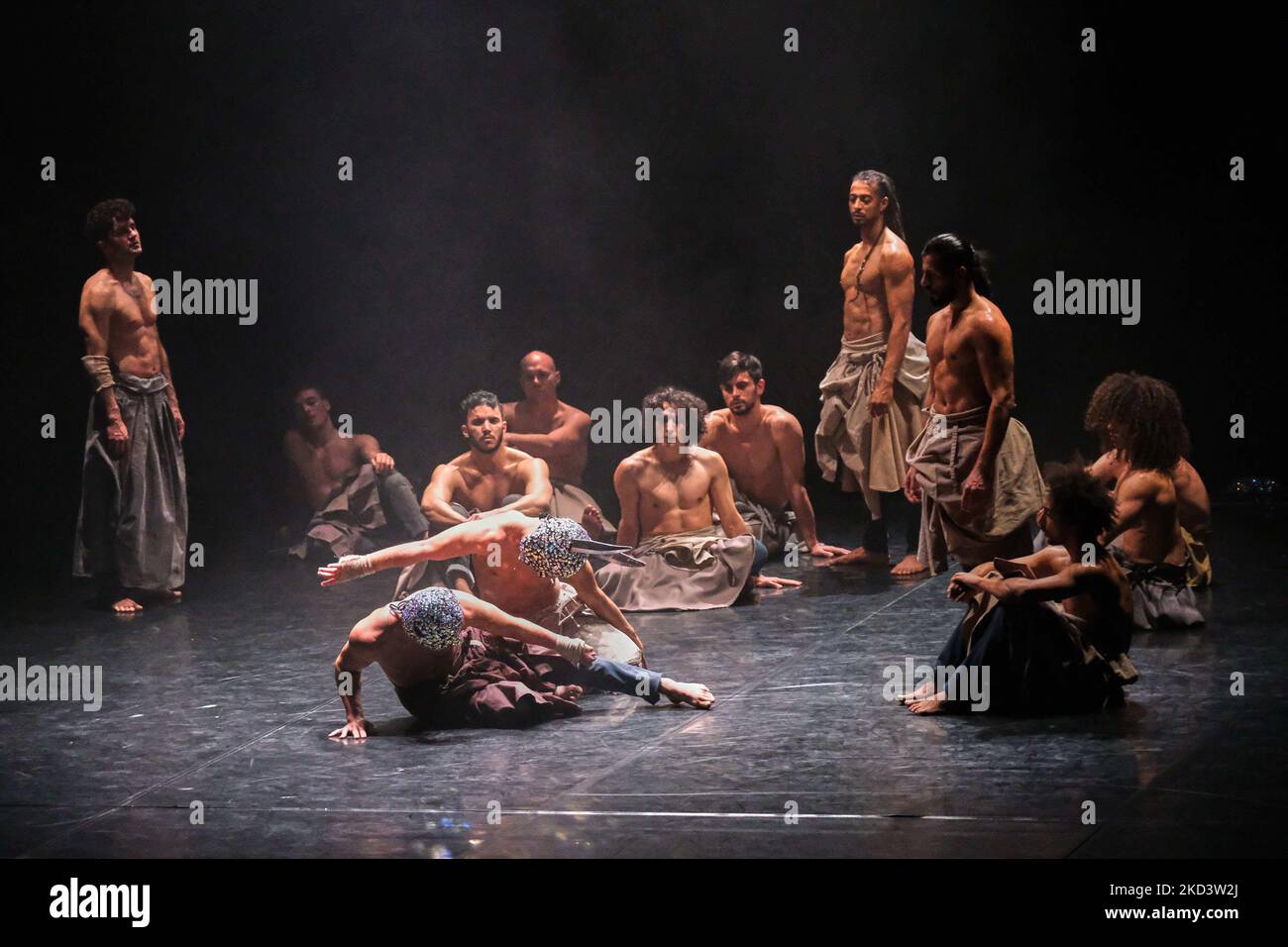 Les nuits barbares ou les premieren matins di monde während des Theaters Les nuits barbares ou les premieren matins di monde am 25. Februar 2022 im Teatro Ristori in Verona, Italien (Foto: Maria Cristina Napolitano/LiveMedia/NurPhoto) Stockfoto