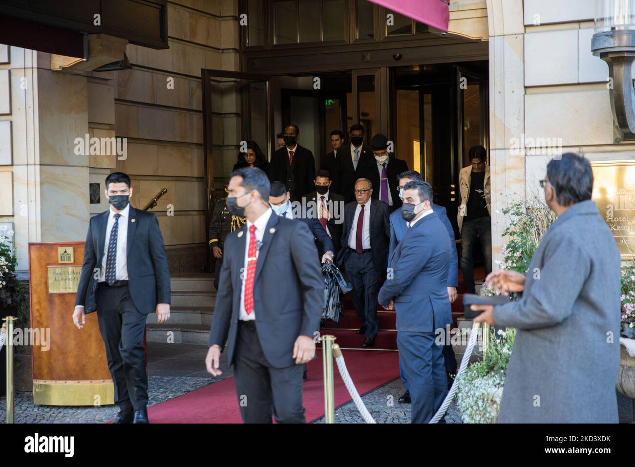 Berlin, Deutschland. 5.. November 2022. Der Politiker aus Bangladesch und seit dem 24. April 2013 Präsident von Bangladesch, Mohammad Abdul Hamid, tritt am 20. 5. November 2022 aus dem Hotel Adlon Kempinski in Berlin. (Bild: © Michael Kuenne/PRESSCOV über ZUMA Press Wire) Stockfoto