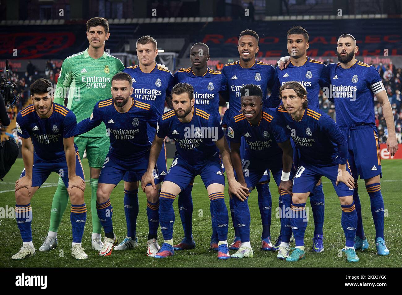 Real Madrid (L-R) Thibaut Courtois, Toni Kroos, Ferland Mendy, Eder Militao, Casemiro, Karim Benzema, Marco Asensio, Daniel Carvajal, Nacho Fernandez, Vinicius Junior, Luka Modric während des La Liga Santander-Spiels zwischen Rayo Vallecano und Real Madrid CF am Campo de Futbol de Vallecas am 26. Februar 2022 in Madrid, Spanien. (Foto von Jose Breton/Pics Action/NurPhoto) Stockfoto