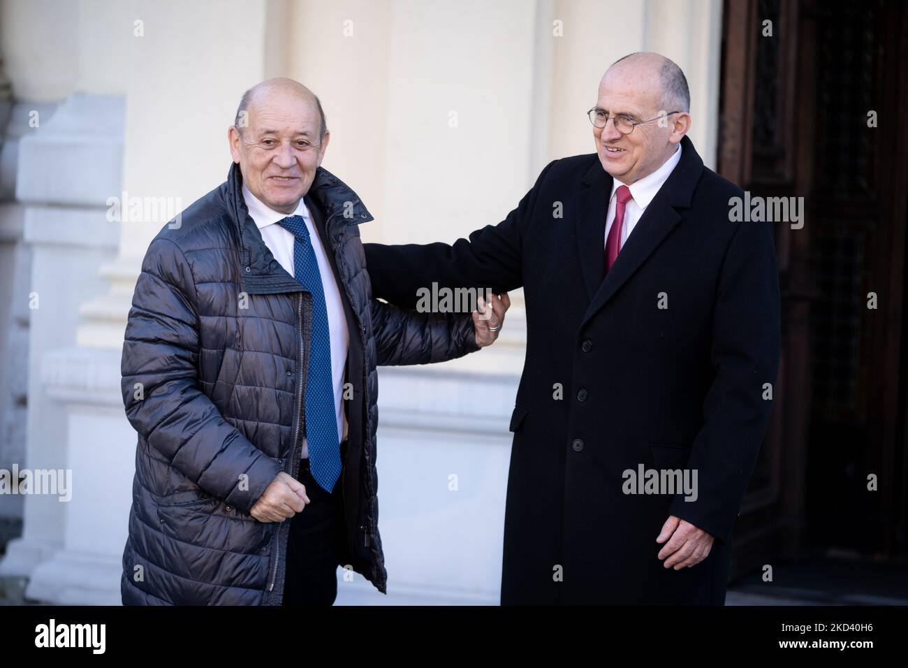 Jean-Yves Le Drian und Zbigniew Rau beim Treffen der Außenminister des Weimarer Dreiecks (Polen, Deutschland und Frankreich) am 1. März 2022 im Herbst-Palast in Lodz, Polen (Foto: Mateusz Wlodarczyk/NurPhoto) Stockfoto