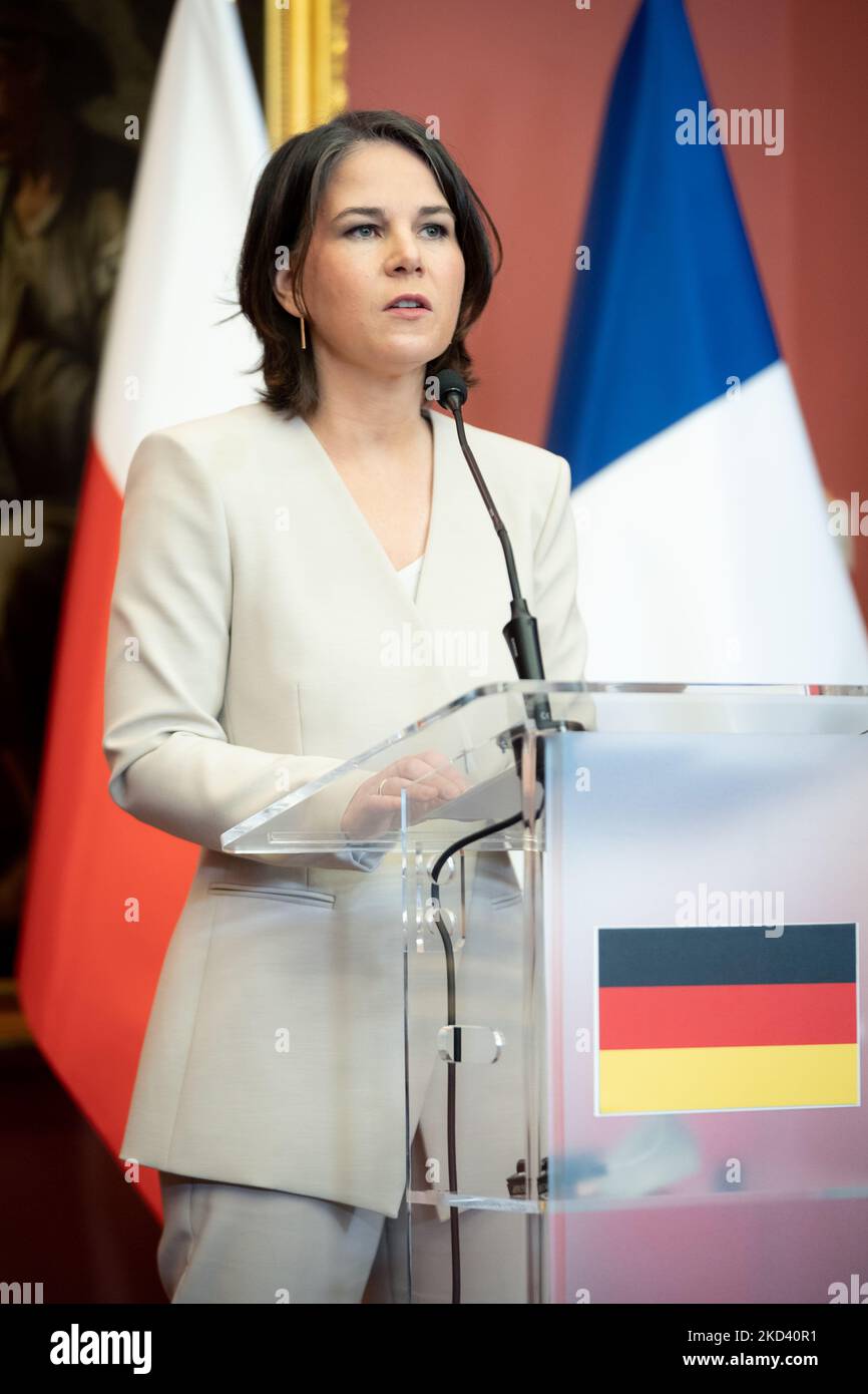 Annalena Baerbock während der Pressekonferenz nach dem Treffen der Außenminister des Weimarer Dreiecks (Polen, Deutschland und Frankreich) im Herbst-Palast in Lodz, Polen, am 1. März 2022 (Foto: Mateusz Wlodarczyk/NurPhoto) Stockfoto