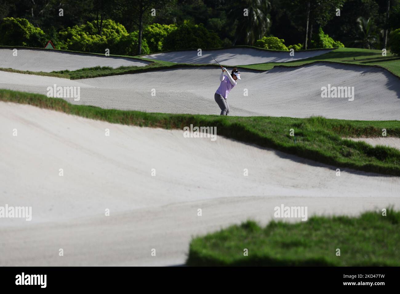 Moriya Jutanugarn aus Thailand spielt am 5. März 2022 in Singapur einen Schuss während der dritten Runde der HSBC Women's World Championship im Sentosa Golf Club. (Foto von Suhaimi Abdullah/NurPhoto) Stockfoto
