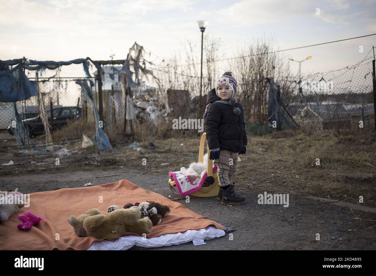 Flüchtlingskind am 4. März 2022 in Medyka gesehen. (Foto von Maciej Luczniewski/NurPhoto) Stockfoto