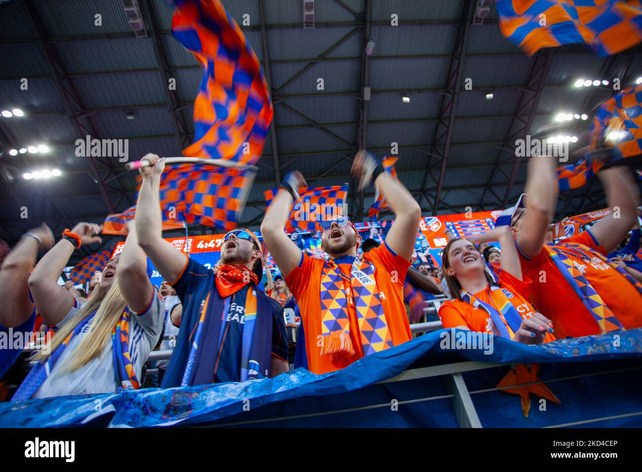 FC Cincinnati Fans werden während eines MLS Fußballmatches zwischen FC Cincinnati und D.C. United am Samstag, 5. März 2022, im TQL Stadium in Cincinnati, OH, gesehen. (Foto von Jason Whitman/NurPhoto) Stockfoto