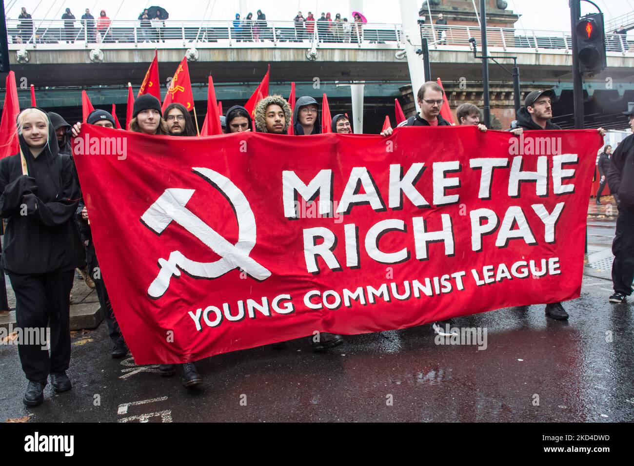 Damm, London, Großbritannien. 5.. November 2022. Tausende Teilnehmer am Embankment eine nationale Demonstration fordert eine Parlamentswahl, die nun zu einer Kundgebung auf den Trafalgar Square marschieren wird. Stockfoto