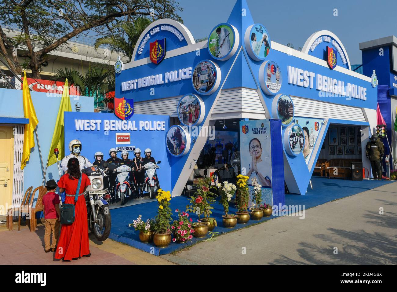 Ein Polizeistand von Kalkutta auf dem internationalen Buchmesse-Gelände von Kalkutta in Indien am 7. März 2022. (Foto von Debarchan Chatterjee/NurPhoto) Stockfoto