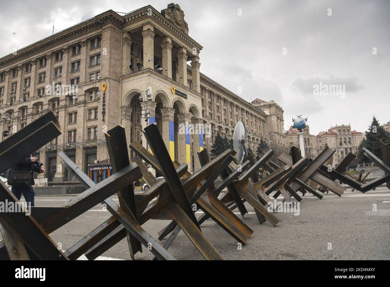 Panzerabwehrwehr auf dem Unabhängigkeitsplatz im Zentrum von Kiew, Ukraine 9. März 2022 (Foto: Maxym Marusenko/NurPhoto) Stockfoto
