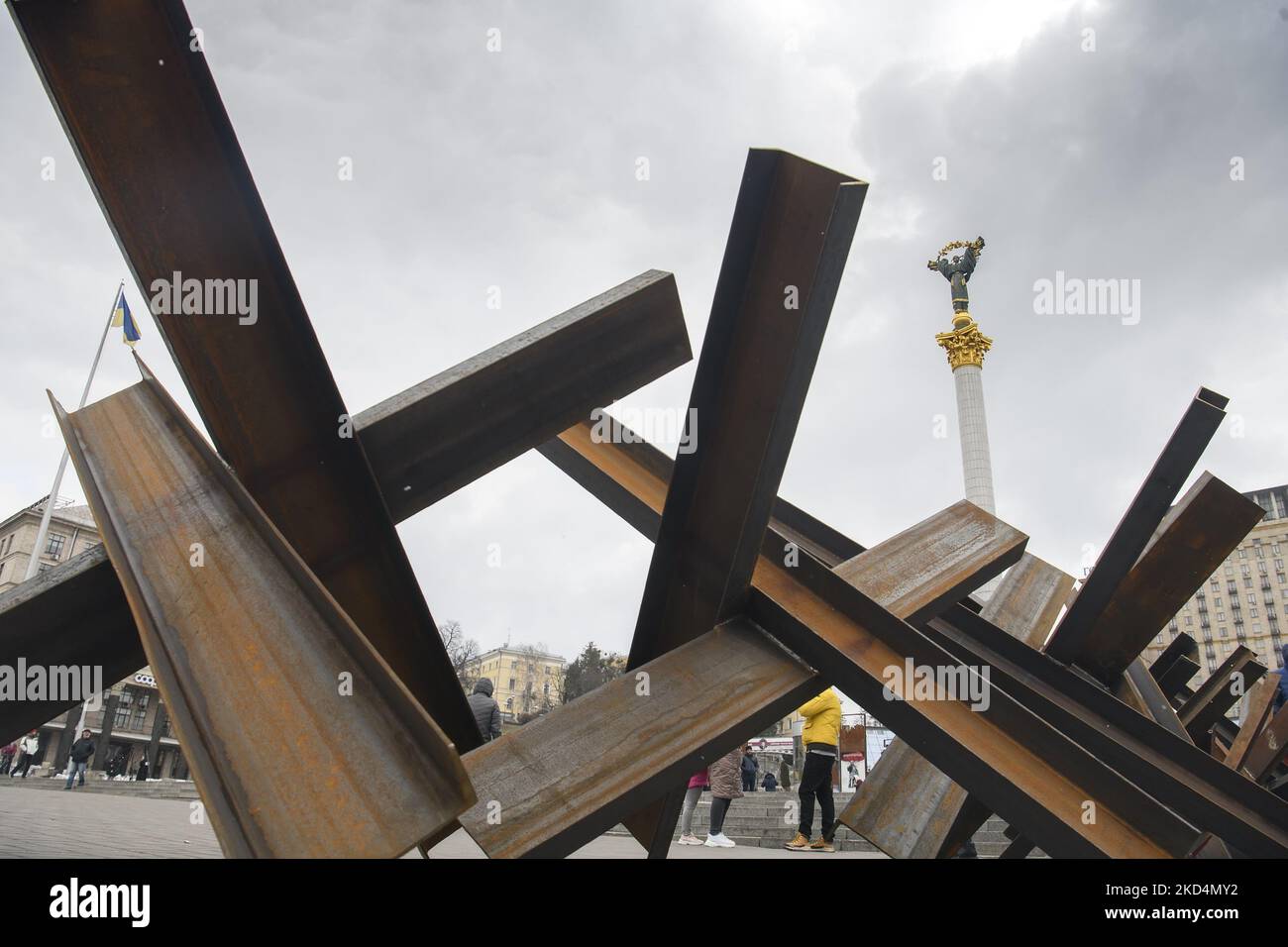 Panzerabwehrwehr auf dem Unabhängigkeitsplatz im Zentrum von Kiew, Ukraine 9. März 2022 (Foto: Maxym Marusenko/NurPhoto) Stockfoto