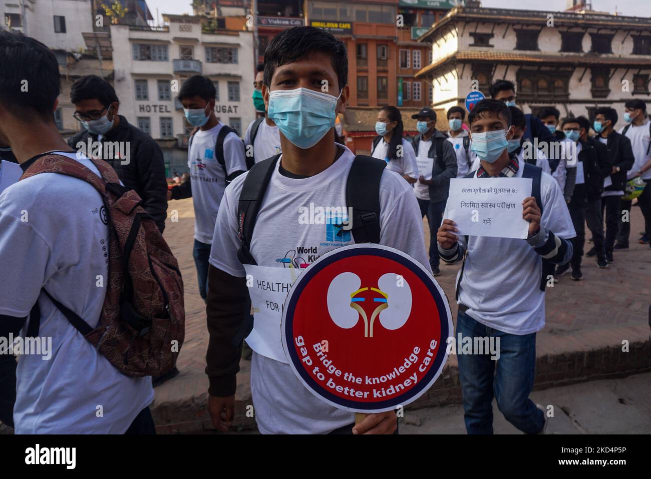 Am 10. März 2022 nehmen Studenten an einer Kundgebung zum Weltnierentag in Kathmandu, Nepal, Teil. (Foto von Sunil Pradhan/NurPhoto) Stockfoto