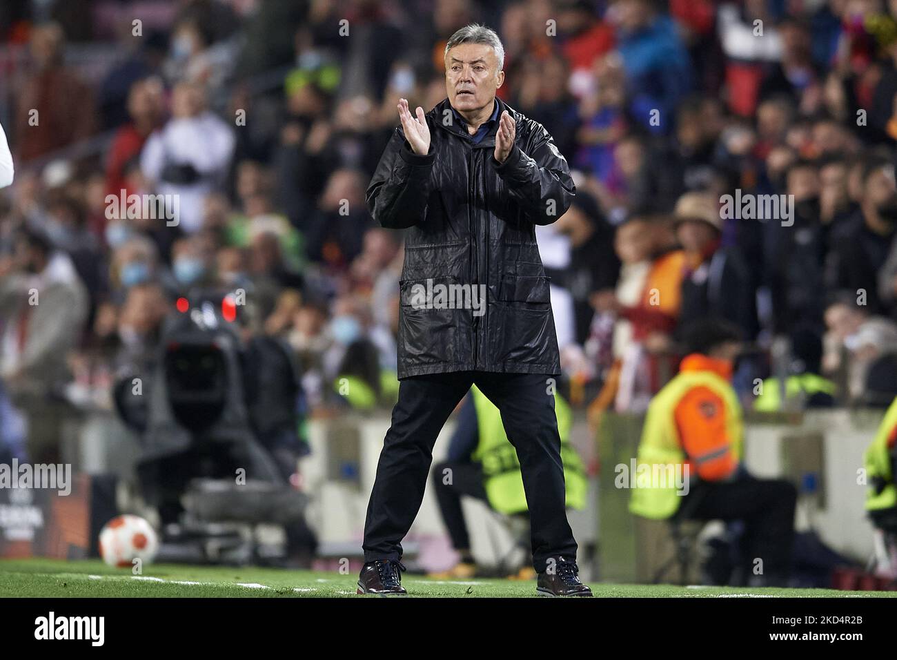 Domenec Torrent Cheftrainer von Galatasaray reagiert während der UEFA Europa League Runde von 16 Leg One Spiel zwischen dem FC Barcelona und Galatasaray im Camp Nou am 10. März 2022 in Barcelona, Spanien. (Foto von Jose Breton/Pics Action/NurPhoto) Stockfoto