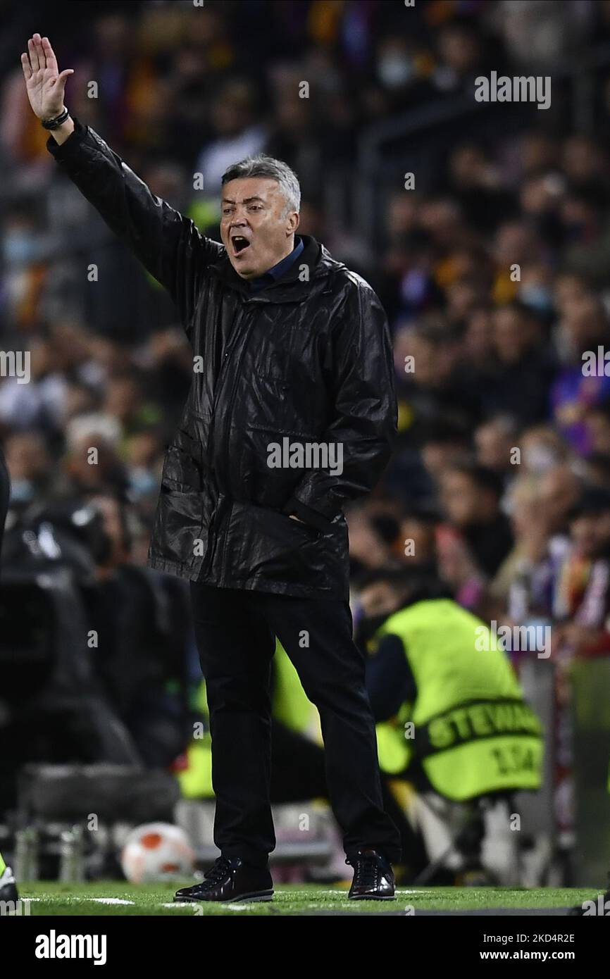 Domenec Torrent Cheftrainer von Galatasaray Gesten während der UEFA Europa League Runde von 16 Leg One Spiel zwischen dem FC Barcelona und Galatasaray im Camp Nou am 10. März 2022 in Barcelona, Spanien. (Foto von Jose Breton/Pics Action/NurPhoto) Stockfoto