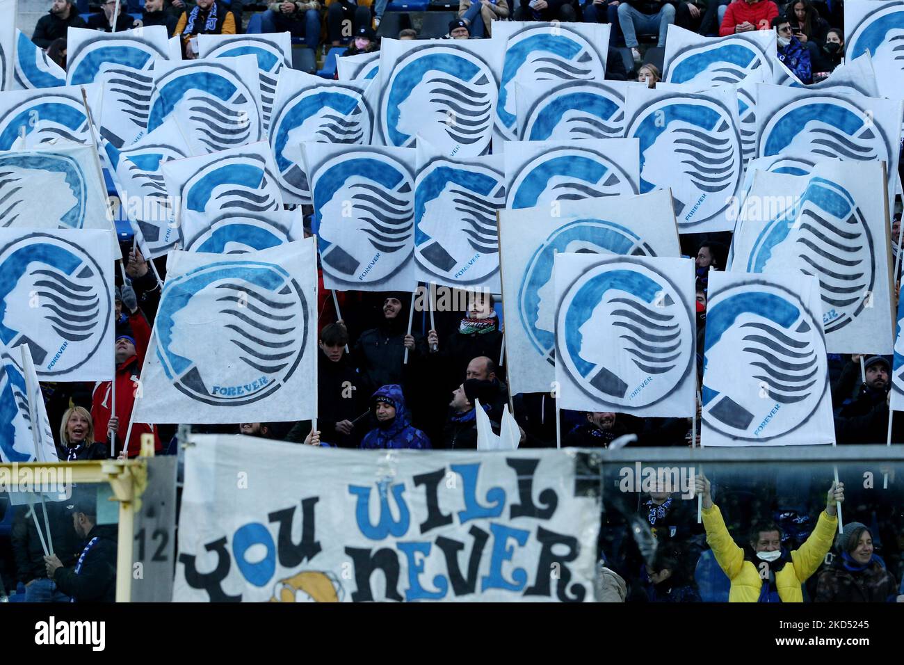 Atalanta BC Fans während des italienischen Fußballs Serie A Spiel Atalanta BC gegen Genua FC am 13. März 2022 im Gewiss Stadion in Bergamo, Italien (Foto von Francesco Scaccianoce/LiveMedia/NurPhoto) Stockfoto