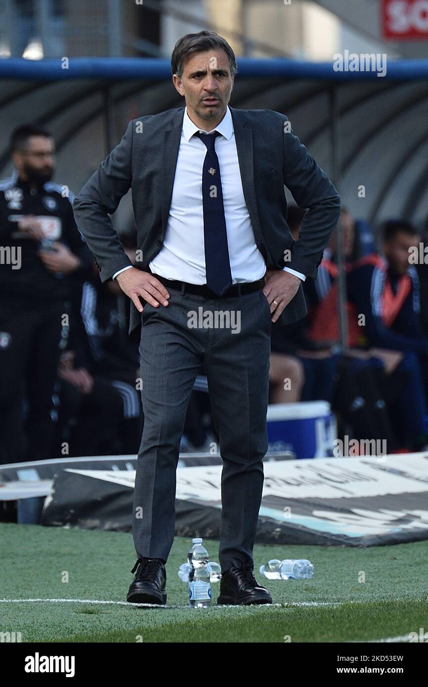 Cheftrainer von Fabio Pecchia aus Cremonese beim Spiel der italienischen Fußball-Serie B AC Pisa gegen US Cremonese am 13. März 2022 in der Arena Garibaldi in Pisa, Italien (Foto: Gabriele Masotti/LiveMedia/NurPhoto) Stockfoto