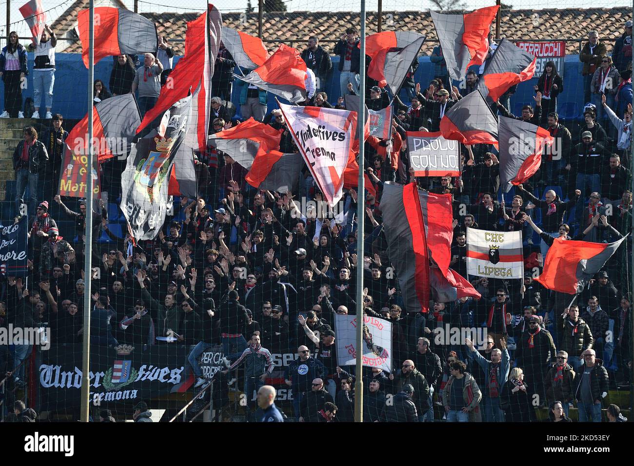 Fans von Cremonese beim Spiel der italienischen Fußball-Serie B AC Pisa gegen US Cremonese am 13. März 2022 in der Arena Garibaldi in Pisa, Italien (Foto von Gabriele Masotti/LiveMedia/NurPhoto) Stockfoto