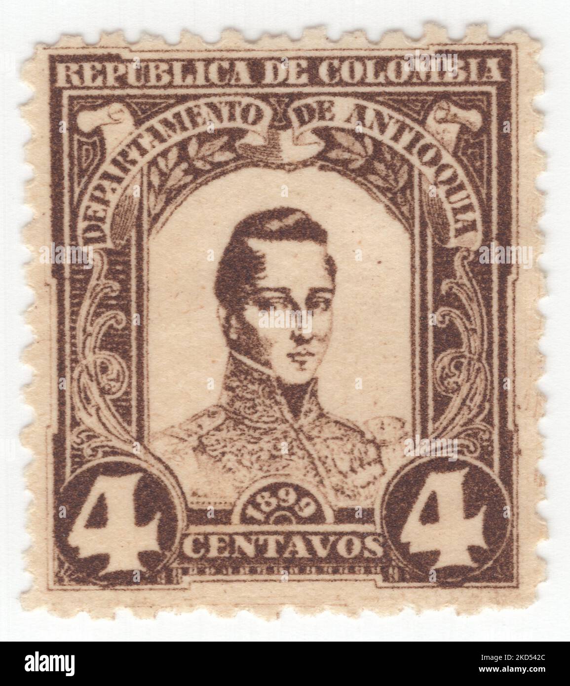 ANTIOQUIA - UM 1899: Eine 4 centavos bister-braune Briefmarke mit einem Porträt von General Jose Marıa Cordoba Muñoz, auch bekannt als der 'Held von Ayacucho', war ein General der kolumbianischen Armee während des Unabhängigkeitskrieges von Kolumbien, Peru und Bolivien aus Spanien Stockfoto