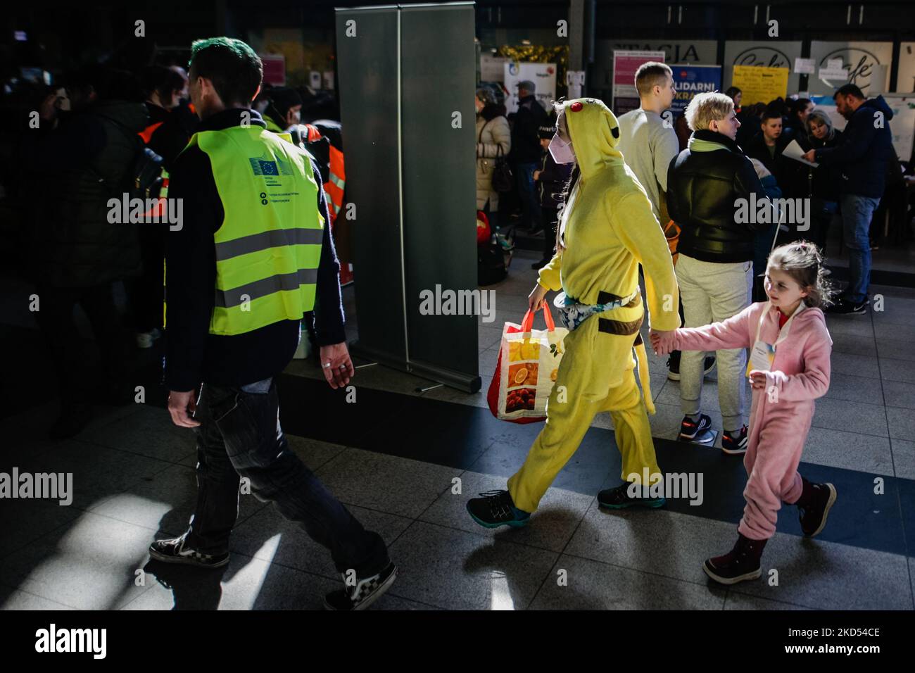 Ukrainische Flüchtlinge kommen am 13. März 2022 am Bahnhof Breslau in Polen an. (Foto von Krzysztof Zatycki/NurPhoto) Stockfoto