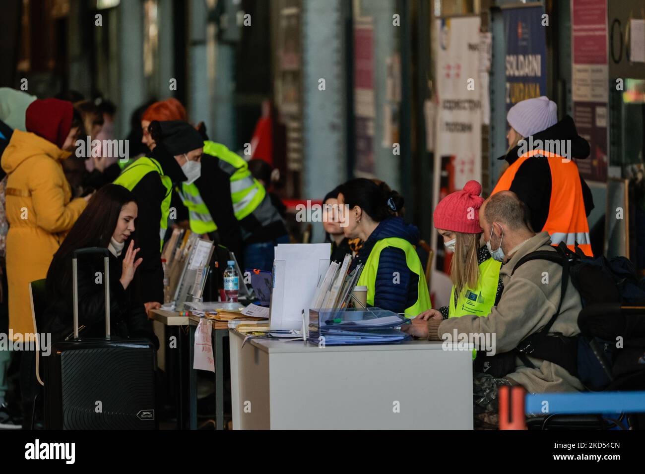 Ukrainische Flüchtlinge kommen am 13. März 2022 am Bahnhof Breslau in Polen an. (Foto von Krzysztof Zatycki/NurPhoto) Stockfoto