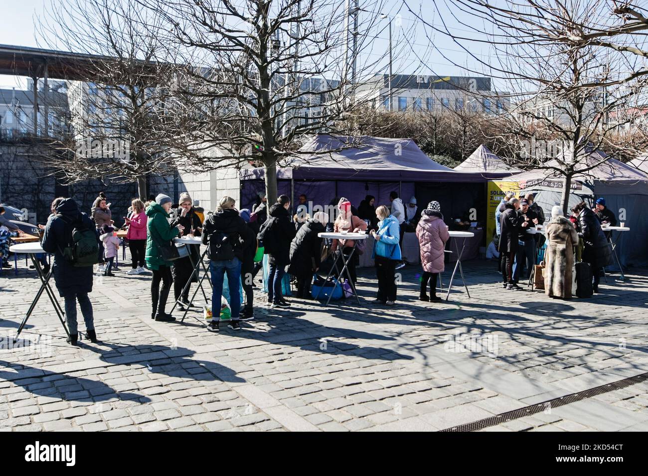 Ukrainische Flüchtlinge kommen am 13. März 2022 am Bahnhof Breslau in Polen an. (Foto von Krzysztof Zatycki/NurPhoto) Stockfoto