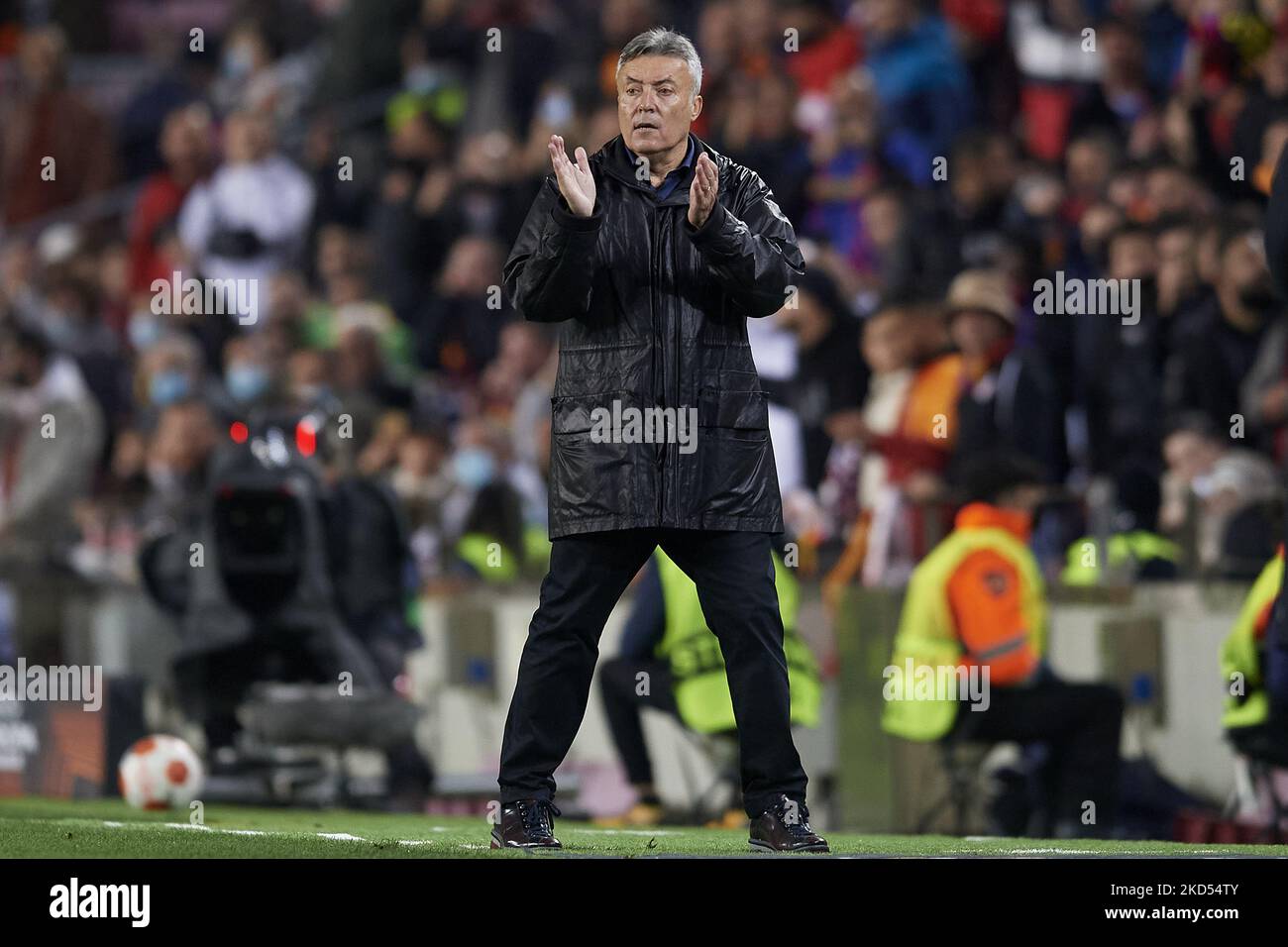 Domenec Torrent Cheftrainer von Galatasaray reagiert während der UEFA Europa League Runde von 16 Leg One Spiel zwischen dem FC Barcelona und Galatasaray im Camp Nou am 10. März 2022 in Barcelona, Spanien. (Foto von Jose Breton/Pics Action/NurPhoto) Stockfoto