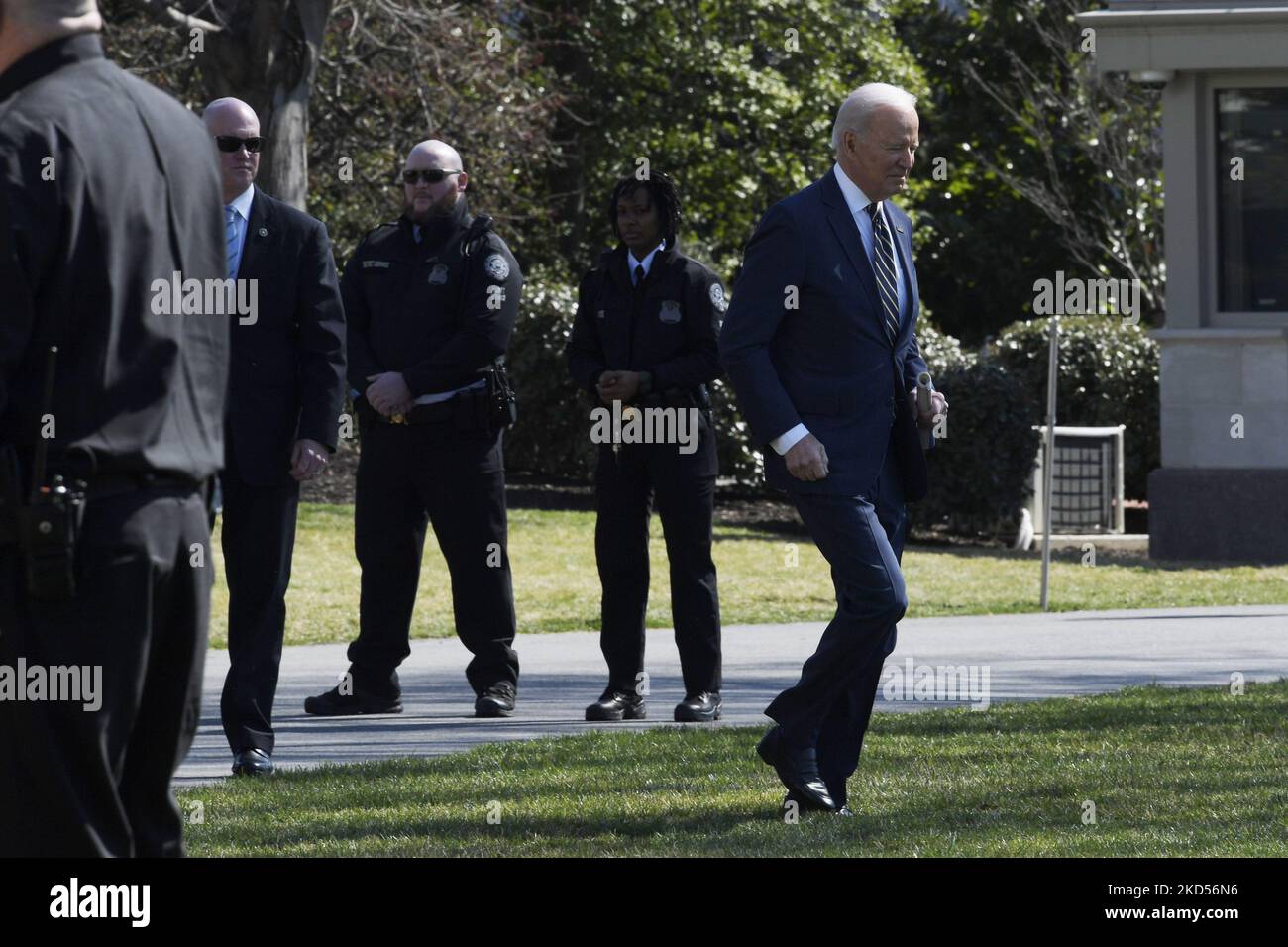 US-Präsident Joe Biden geht heute am 11. März 2022 im South Lawn/Weißen Haus in Washington DC, USA, zur Marine 1 auf dem Weg zur gemeinsamen Basis Andrews. (Foto von Lenin Nolly/NurPhoto) Stockfoto