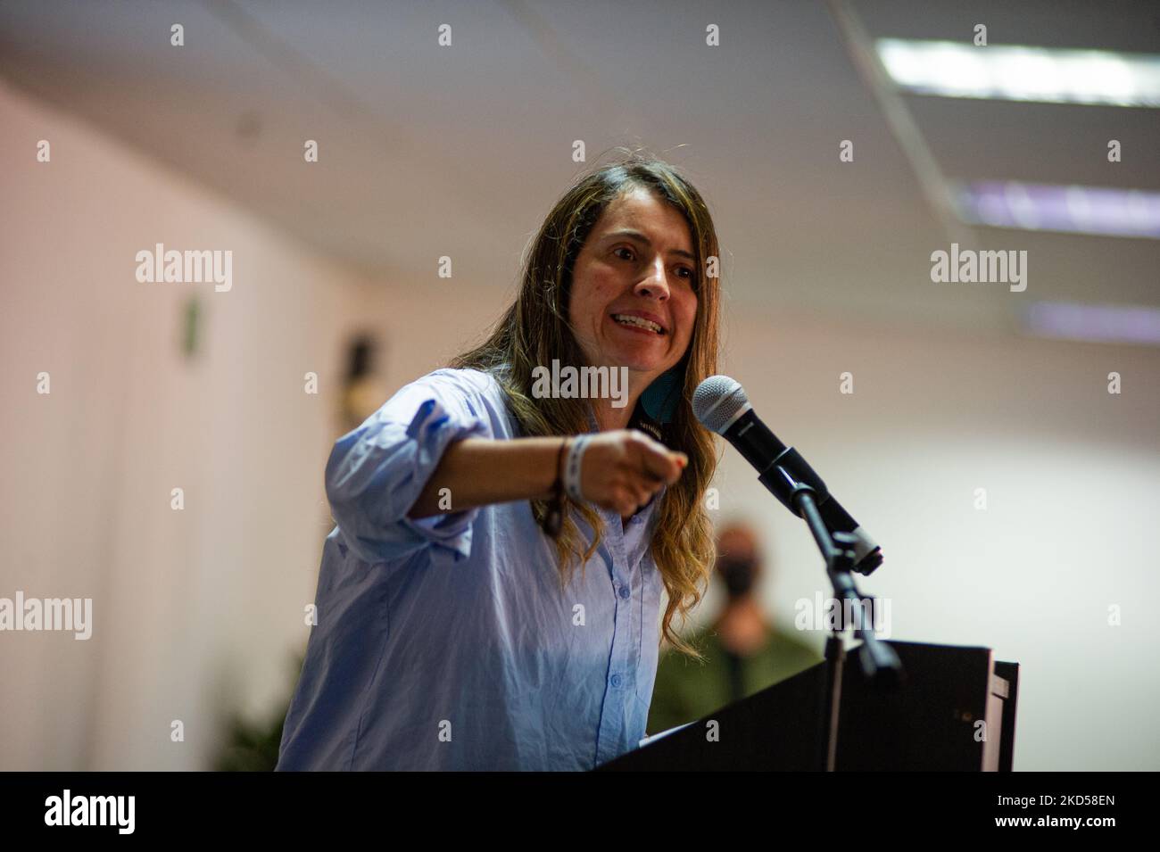 Senator Paloma Valencia spricht während des Parteitreffens des Centro Democratico, um einen Weg für die Präsidentschaftswahlen 2022 in Kolumbien nach den Vorwahlen in Bogota, Kolumbien, am 15. März 2022 zu wählen. (Foto von Sebastian Barros/NurPhoto) Stockfoto