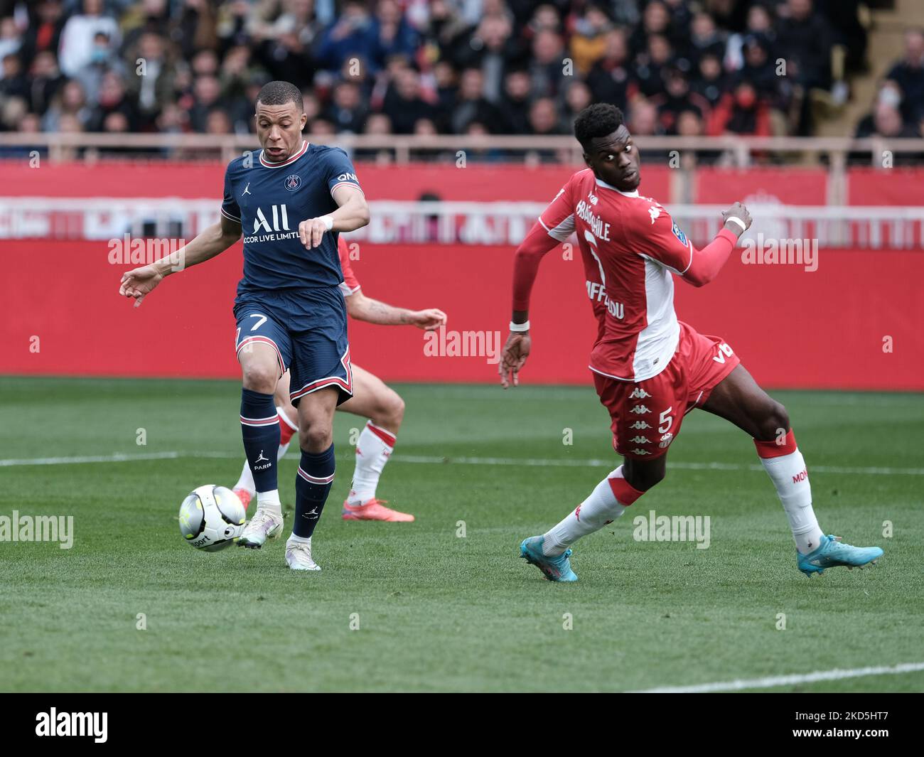 Kylian Mbappé während des Ligue 1-Spiels zwischen Monaco und Paris Saint Germain in Monaco am 20. März 2022 (Foto: Loris Roselli/NurPhoto) Stockfoto