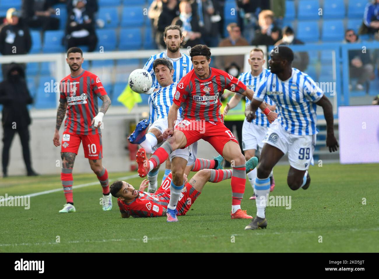 federico melchiorri (spal) und leonardo sernicola) während des italienischen Fußballspiel der Serie B SPAL gegen US Cremonese am 20. März 2022 im Stadio Paolo Mazza in Ferrara, Italien (Foto: Alessio Tarpini/LiveMedia/NurPhoto) Stockfoto