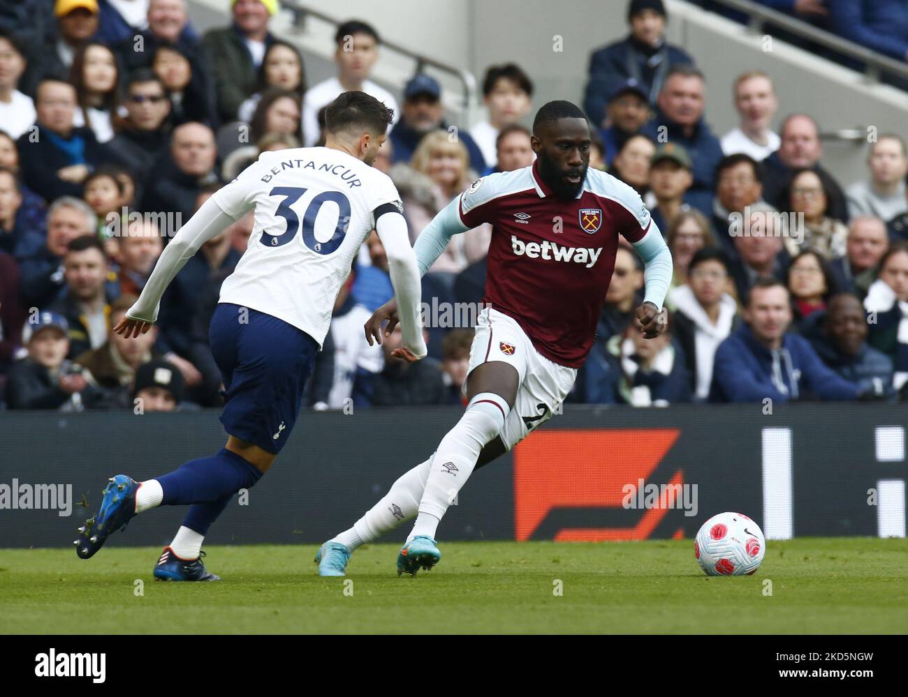 Arthur Masuakududuuring von West Ham United bei der Premier League zwischen Tottenham Hotspur und West Ham United am 07.. März 2022 im Tottenham Hotspur-Stadion in London, England (Foto by Action Foto Sport/NurPhoto) Stockfoto