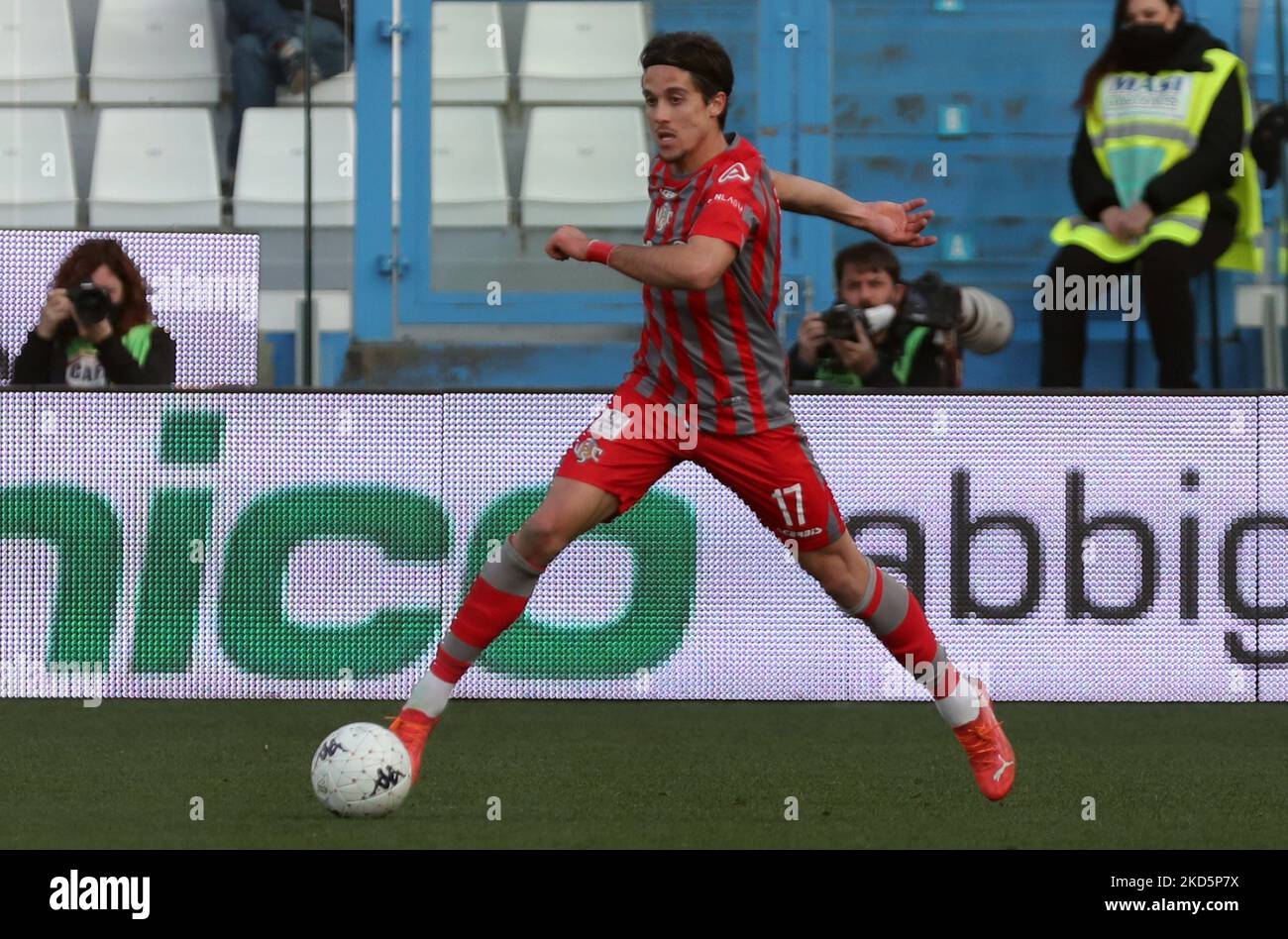 Leonardo Sernicola (usa Cremonese) während der italienischen Fußball-Liga BKT 2021/2022 Spal vs. Usa Cremonese im Paolo Mazza Stadion, Ferrara, Italien, 19. März 2022 (Foto: Corrispondente Bologna/LiveMedia/NurPhoto) Stockfoto
