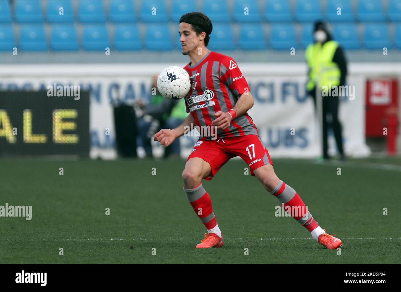 Leonardo Sernicola (usa Cremonese) während der italienischen Fußball-Liga BKT 2021/2022 Spal vs. Usa Cremonese im Paolo Mazza Stadion, Ferrara, Italien, 19. März 2022 (Foto: Corrispondente Bologna/LiveMedia/NurPhoto) Stockfoto