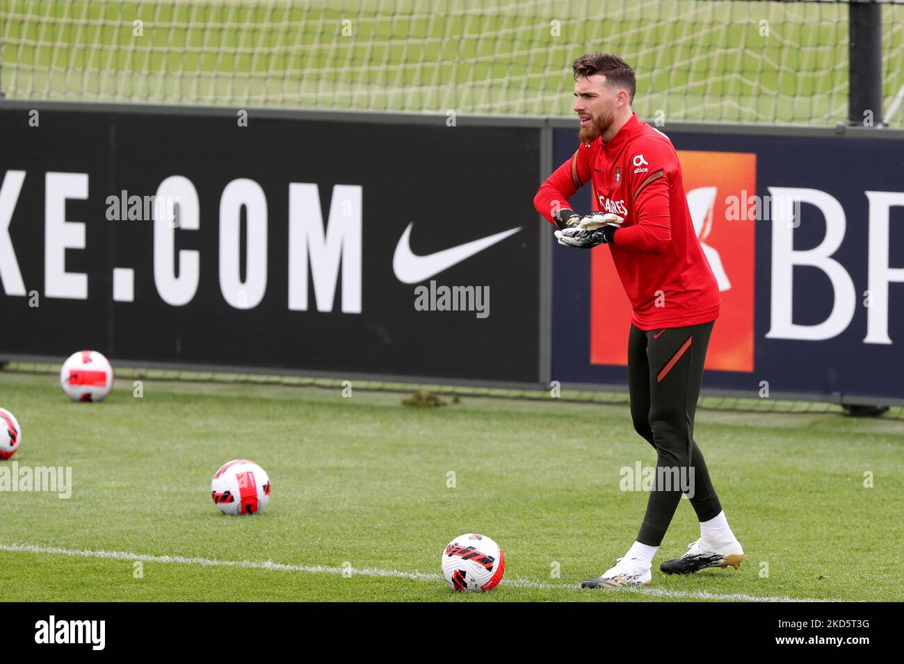 Portugals Torwart Jose Sa besucht am 22. März 2022 ein Training im Trainingslager Cidade do Futebol in Oeiras, Portugal, vor dem WM-Qualifikationsspiel 2022 gegen die Türkei. (Foto von Pedro FiÃºza/NurPhoto) Stockfoto