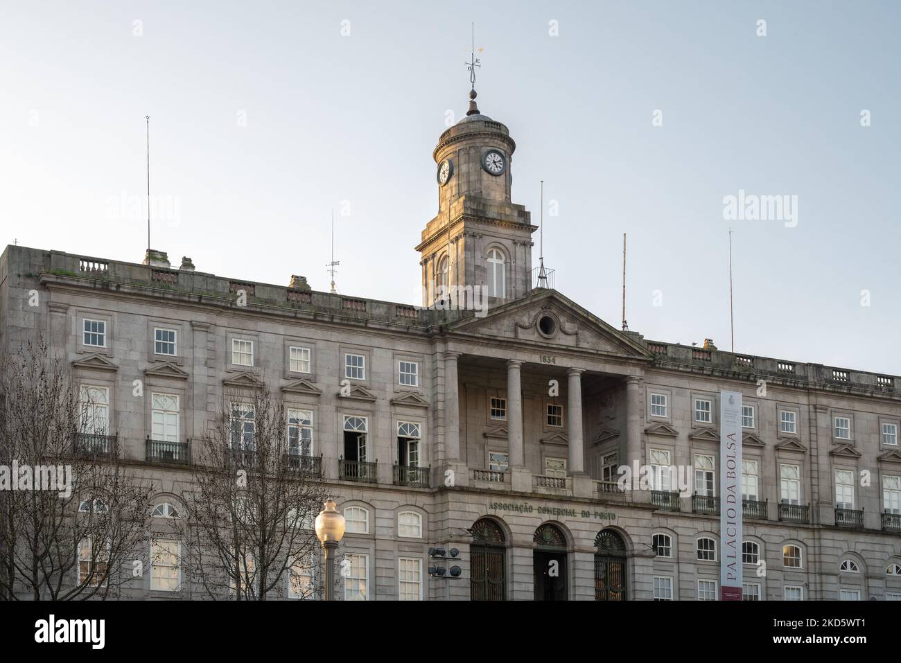 Börsenpalast (Palacio da Bolsa) am Infante D. Henrique-Platz - Porto, Portugal Stockfoto