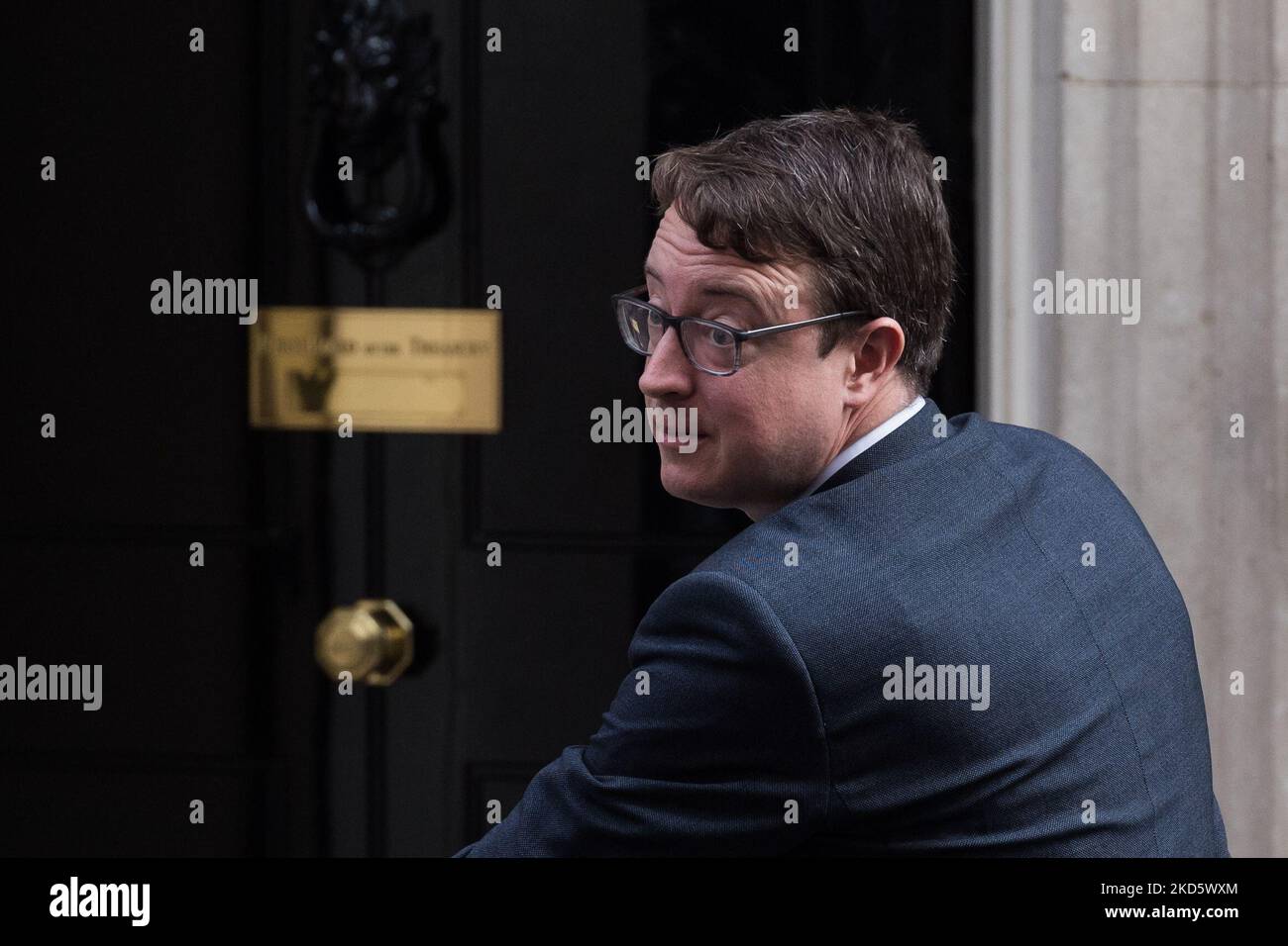 LONDON, VEREINIGTES KÖNIGREICH - 23. MÄRZ 2022: Finanzminister Simon Clarke kommt in der Downing Street im Zentrum von London an, um an der Kabinettssitzung im Vorfeld der heutigen Ankündigung des Frühjahrshaushalts am 23. März 2022 in London, England, teilzunehmen. (Foto von Wiktor Szymanowicz/NurPhoto) Stockfoto