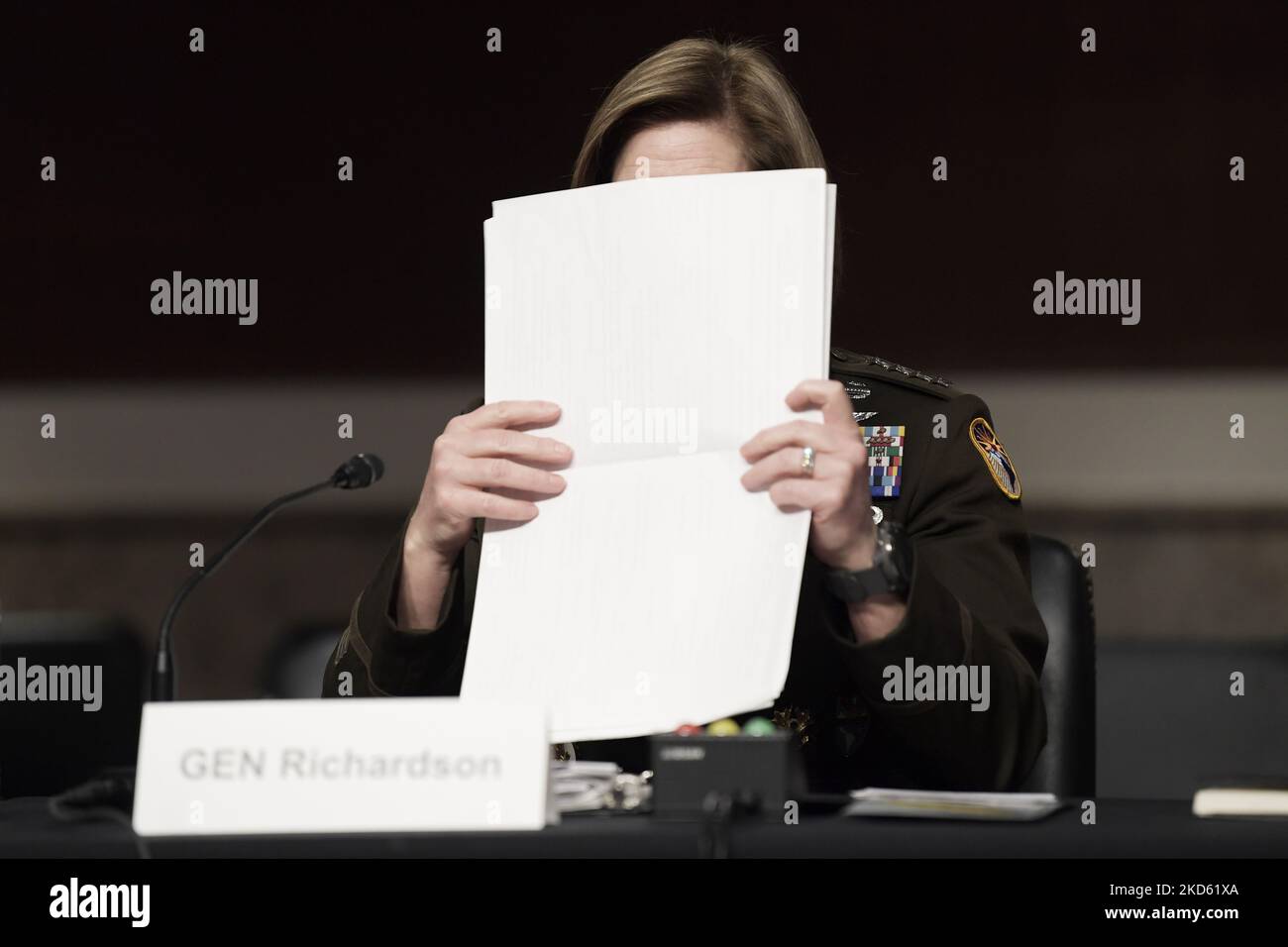 US Southern Command, Gn Laura Richardson, bezeugt vor dem Armed Services Committee des Senats während einer Anhörung zur Untersuchung der Haltung des United States Northern Command und des United States Southern Command, heute am 24. März 2022 im Dirksen Senate/Capitol Hill in Washington DC, USA. (Foto von Lenin Nolly/NurPhoto) Stockfoto