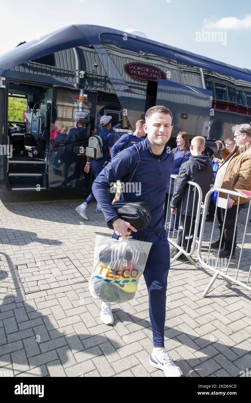 Das Team von Hartlepool kommt am Samstag, den 26.. März 2022, zum Sky Bet League 2-Spiel zwischen Northampton Town und Hartlepool United im PTS Academy Stadium, Northampton an. (Foto von John Cripps/MI News/NurPhoto) Stockfoto