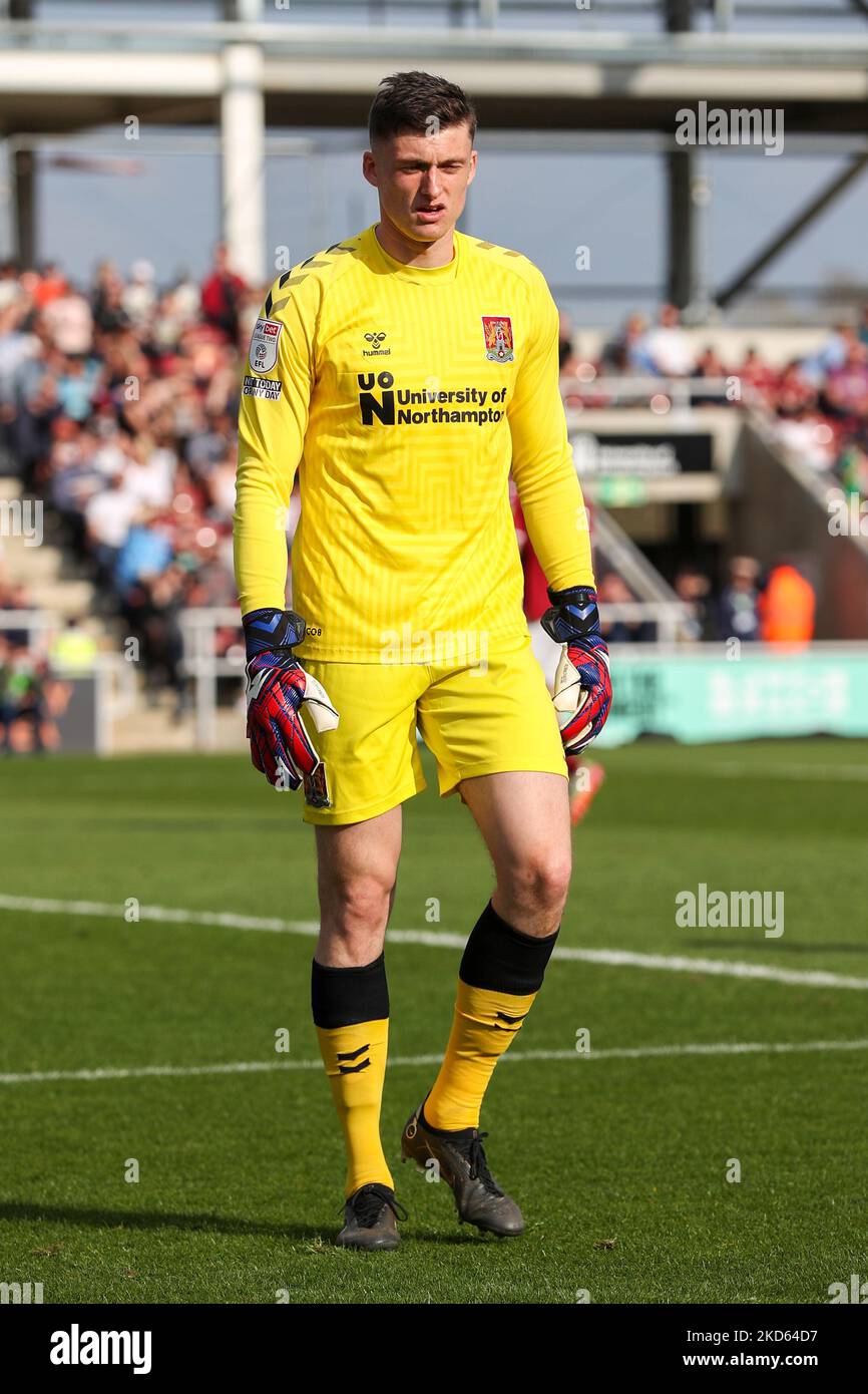 Northampton Town Torwart Liam Roberts während der ersten Hälfte des Sky Bet League 2-Spiels zwischen Northampton Town und Hartlepool United am Samstag, 26.. März 2022, im PTS Academy Stadium in Northampton. (Foto von John Cripps/MI News/NurPhoto) Stockfoto