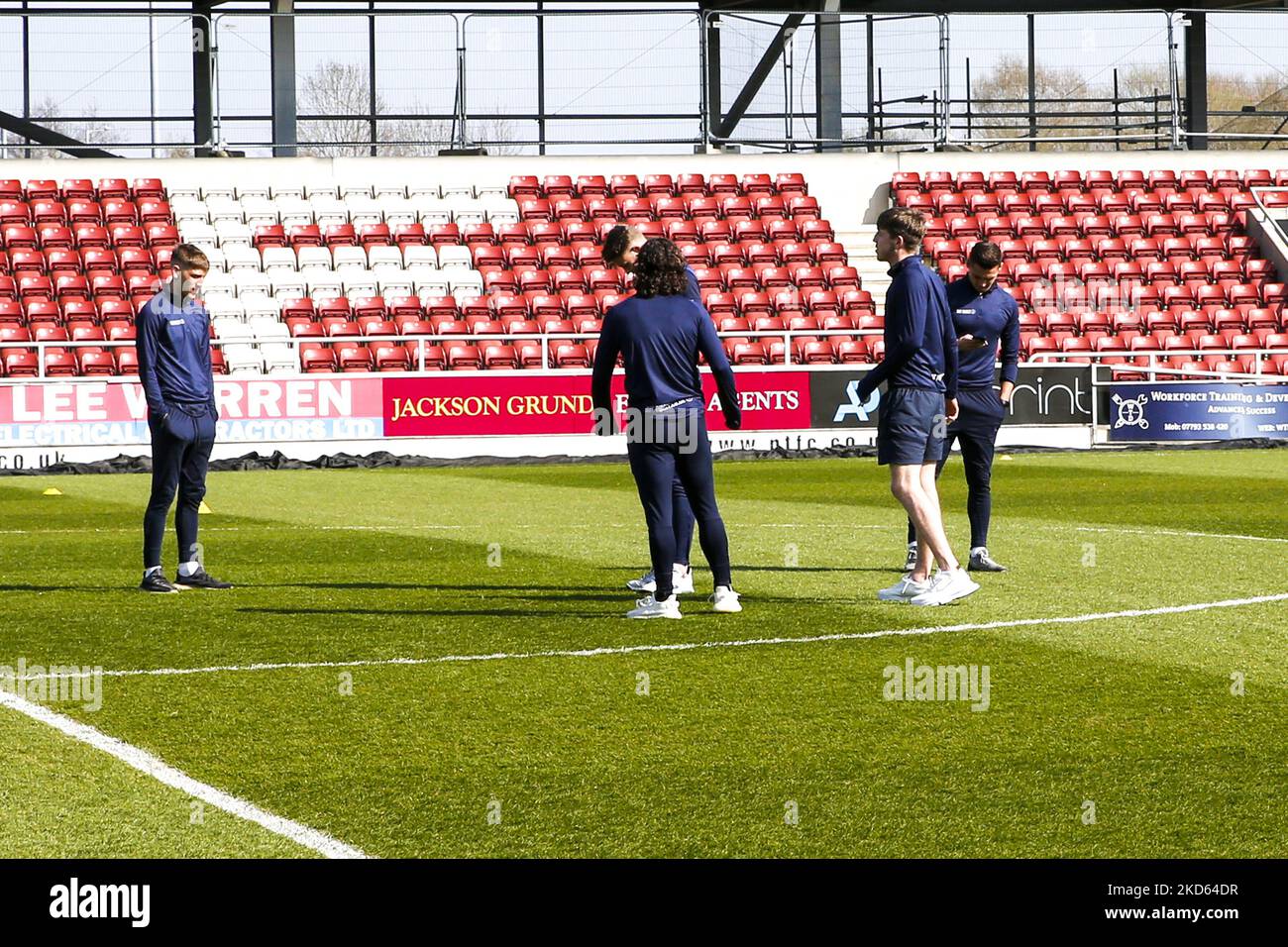 Die Spieler von Hartlepool United vor dem Spiel der Sky Bet League 2 zwischen Northampton Town und Hartlepool United im PTS Academy Stadium, Northampton am Samstag, 26.. März 2022. (Foto von John Cripps/MI News/NurPhoto) Stockfoto