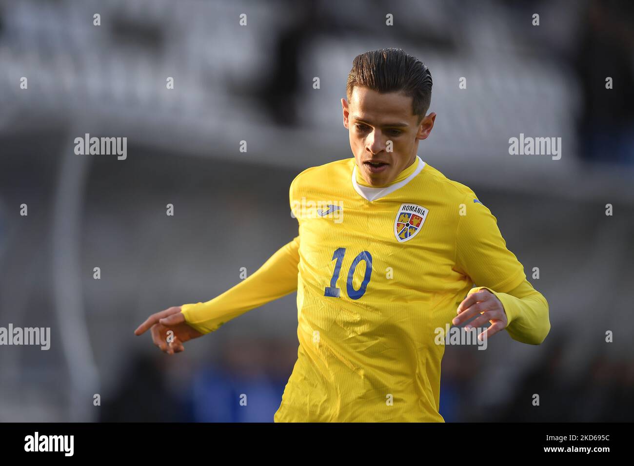 Alexandru Cimpanu aus Rumänien U21 im Einsatz beim internationalen Freundschaftsspiel zwischen Rumänien U21 und Finnland U21 im Stadion Arcul de Triumph am 25. März 2022 in Bukarest, Rumänien. (Foto von Alex Nicodim/NurPhoto) Stockfoto