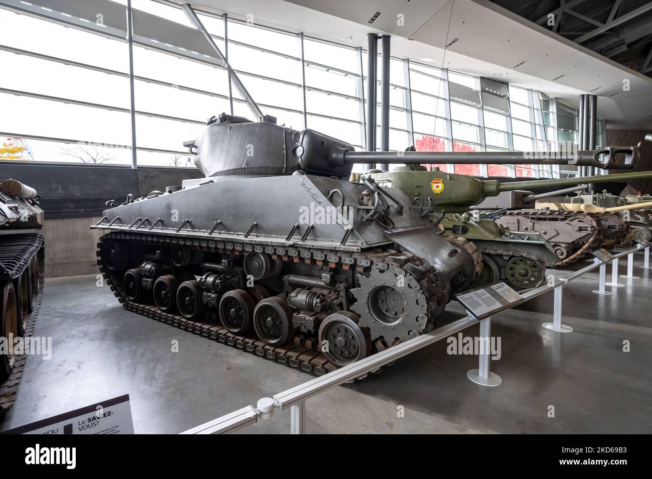 Ottawa, Ontario - 20. Oktober 2022: Exponate von Panzern und Artillerie im Canadian war Museum in Ottawa. Stockfoto