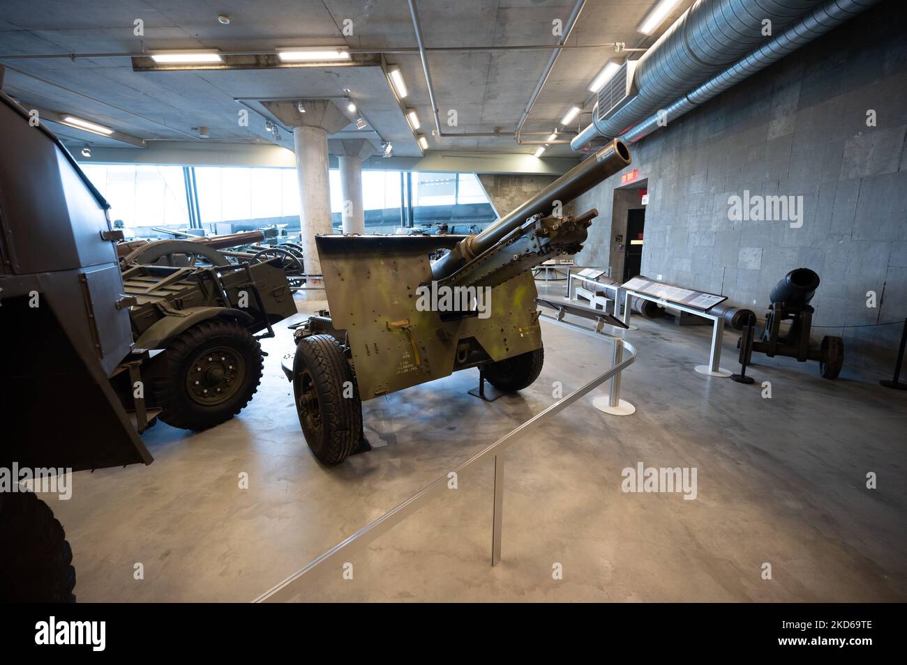 Ottawa, Ontario - 20. Oktober 2022: Exponate von Panzern und Artillerie im Canadian war Museum in Ottawa. Stockfoto