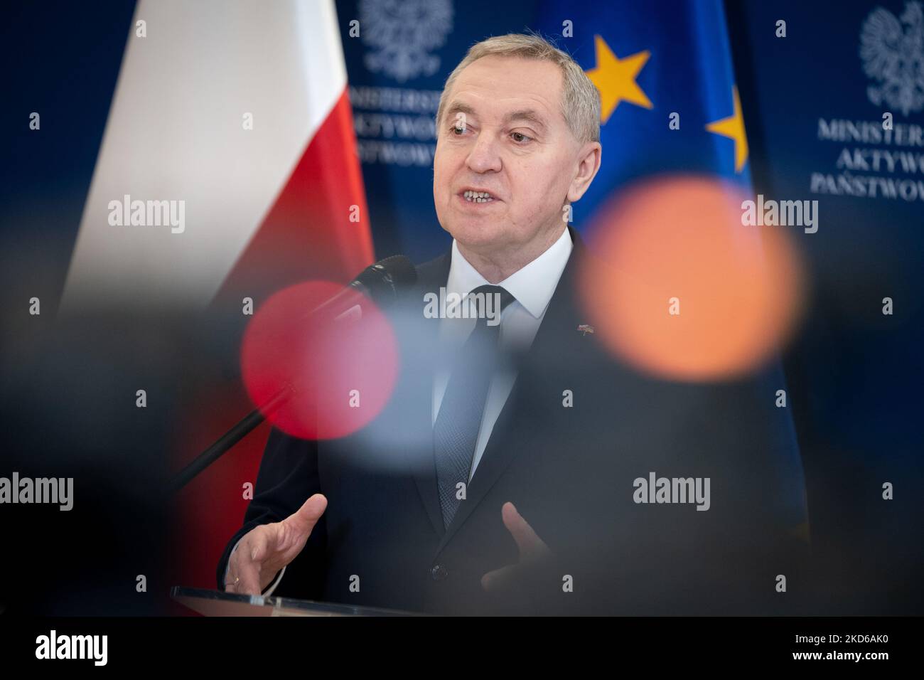 Der polnische Landwirtschaftsminister Henryk Kowalczyk bei einer gemeinsamen Pressekonferenz mit dem Minister für Staatsvermögen über die staatliche Lebensmittelholding-Gesellschaft am 29. März 2022 in Warschau (Foto: Mateusz Wlodarczyk/NurPhoto) Stockfoto