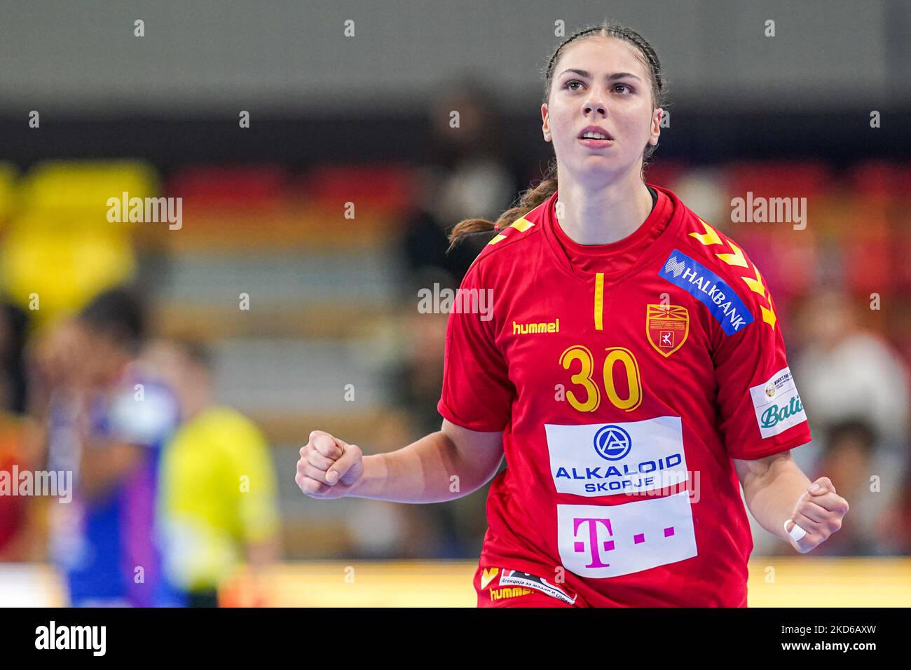 SKOPJE, NORDMAKEDONIEN - 5. NOVEMBER: Jovana Kiprijanovska aus Nordmakedonien während der Vorrunde - EHF EURO 2022 Spiel zwischen Frankreich und Nordmakedonien im A1 Arena SC Boris Trajkovski am 5. November 2022 in Skopje, Nordmakedonien (Foto: Henk Seppen/Orange Picches) Stockfoto