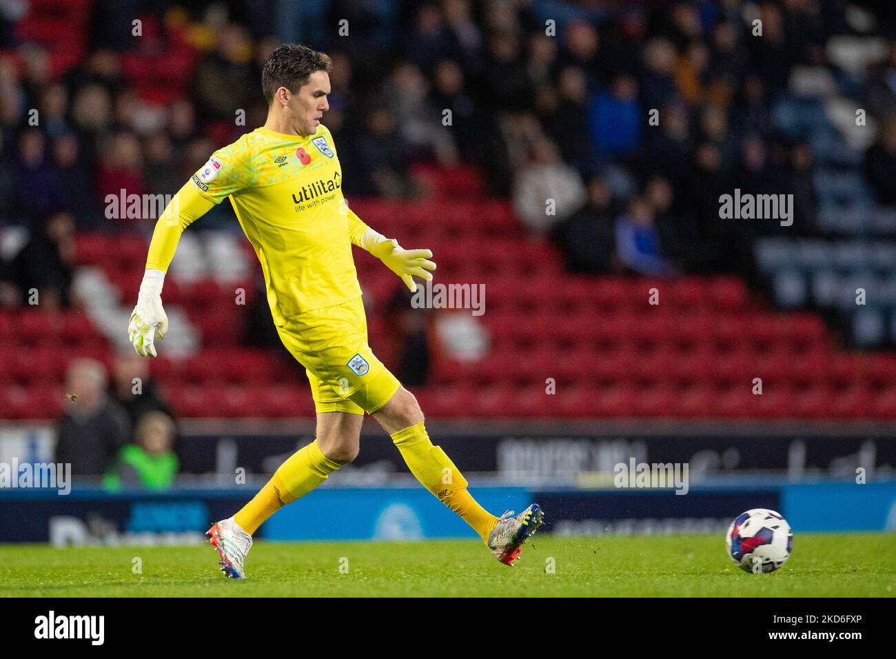 Lee Nicholls (21) von Huddersfield Town während des Sky Bet Championship-Spiels zwischen Blackburn Rovers und Huddersfield Town im Ewood Park, Blackburn, am Samstag, 5.. November 2022. (Kredit: Mike Morese | MI News) Kredit: MI News & Sport /Alamy Live News Stockfoto