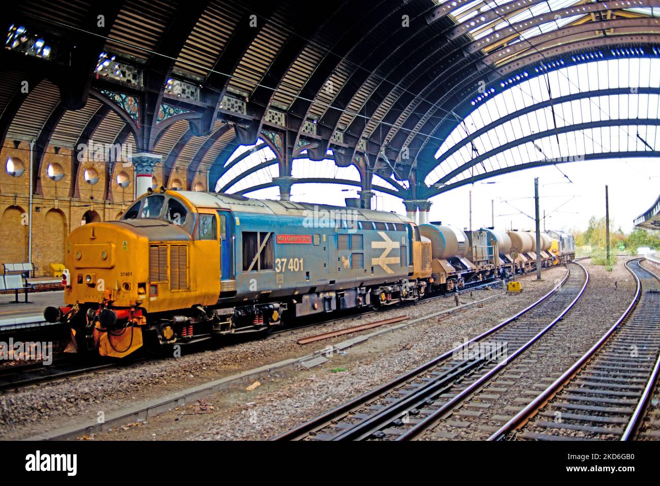 Klasse 37401 Mary Queen of Scots am Heck of Rail Head Treatment Train