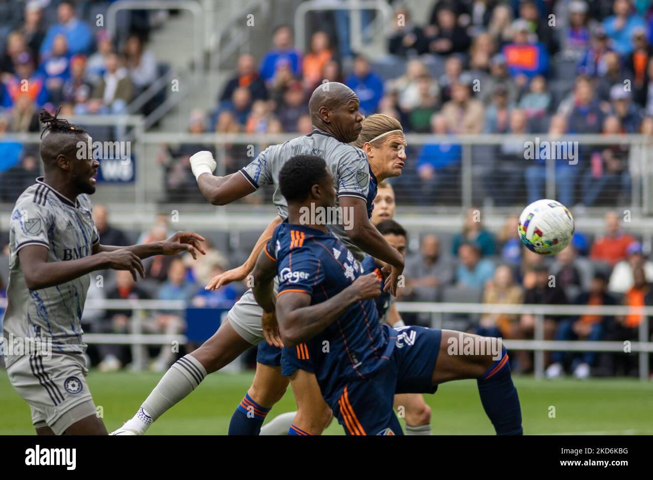 Während eines Fußballspiels der Major League zwischen dem FC Cincinnati und CF Montréal im TQL Stadium in Cincinnati, Ohio. Samstag, 2. April 2022. Montreal besiegte Cincinnati 4:3. (Foto von Jason Whitman/NurPhoto) Stockfoto